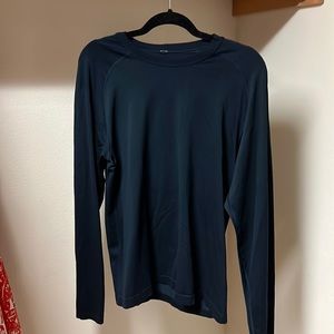 Men’s navy long sleeve lululemon swiftly long sleeve